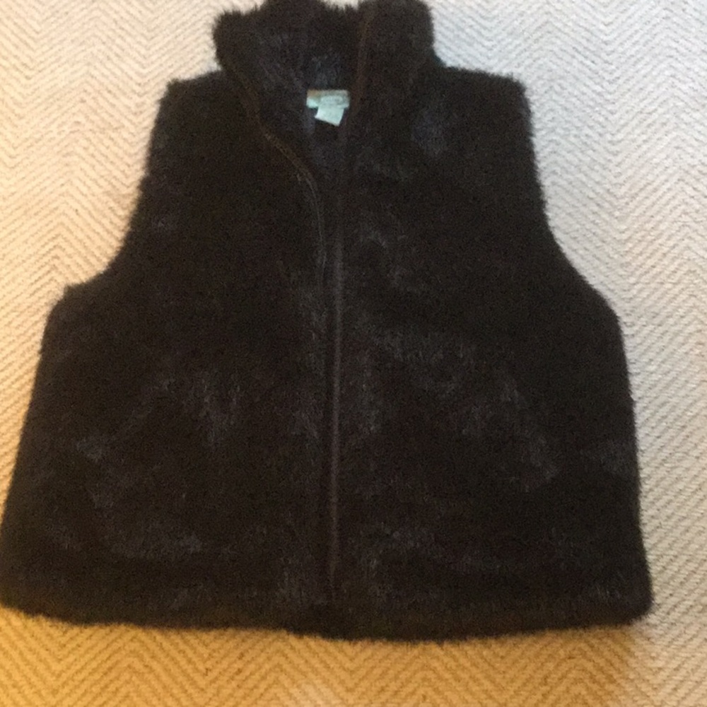 Faux fur vest with zipper front